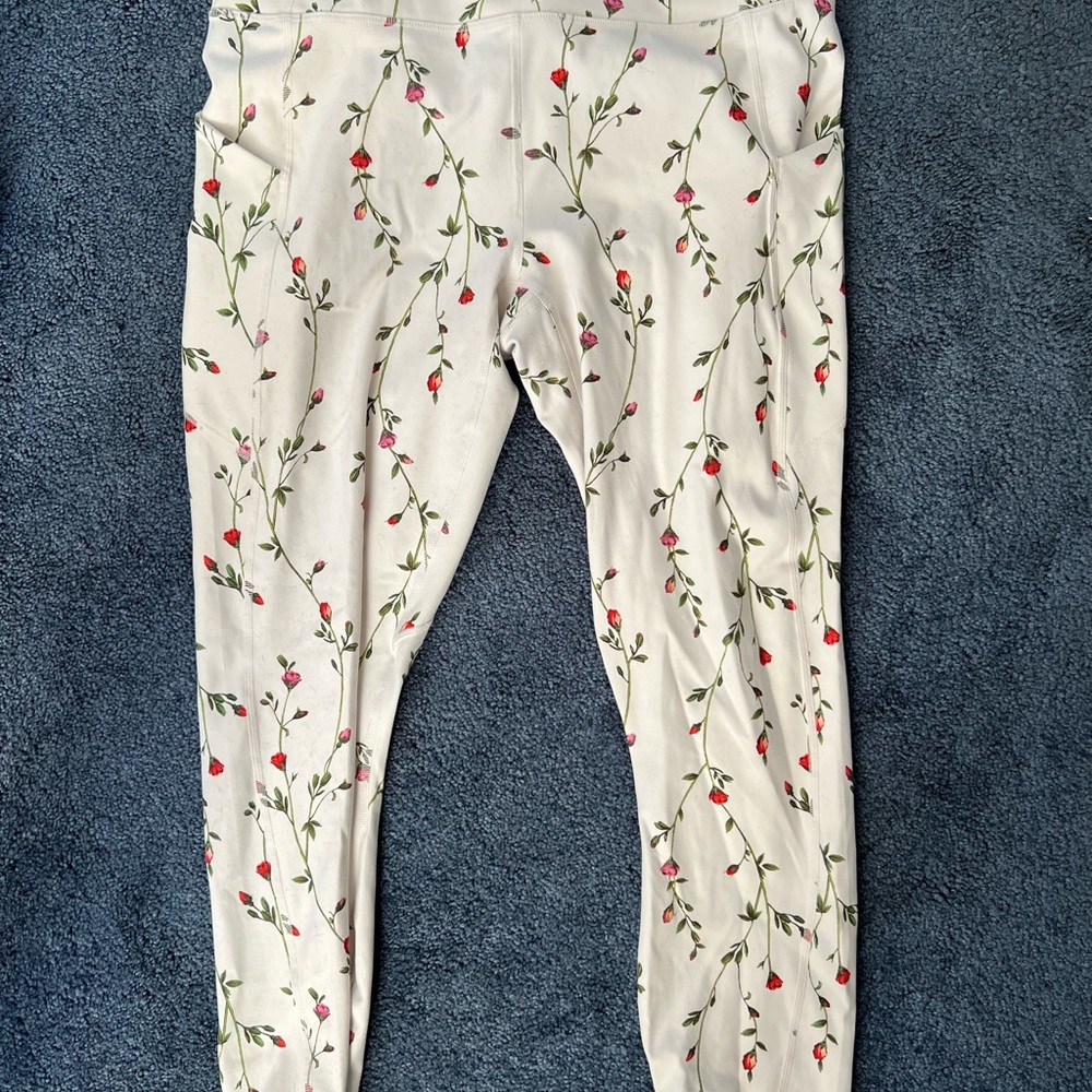 Fabletics Oasis High Waisted 7/8 Legging